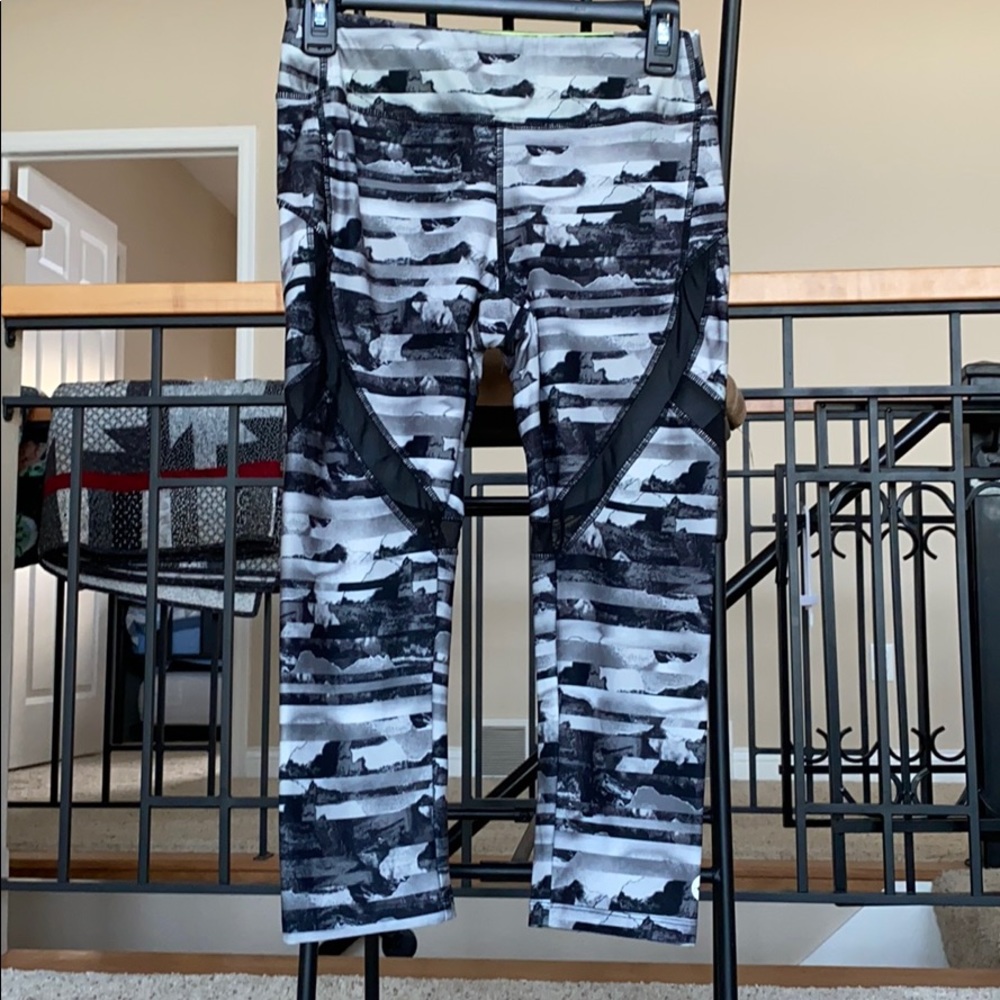 Marble/Striped Capri Workout Leggings